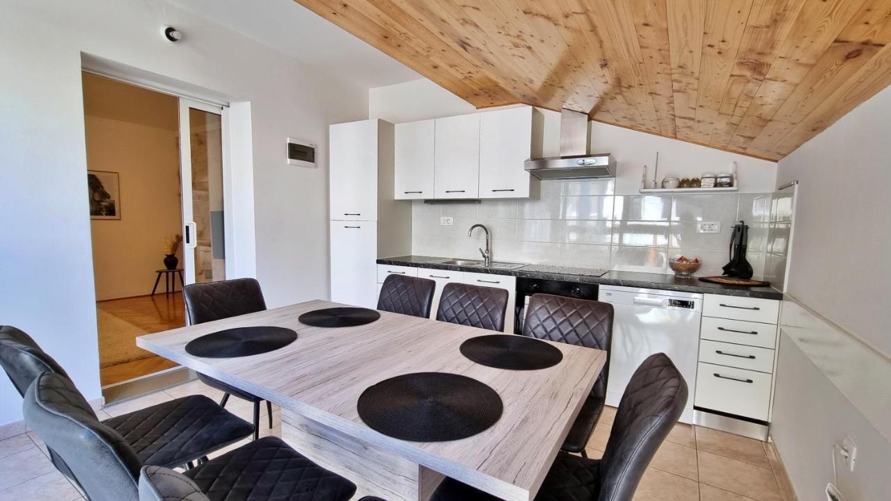 Apartment Hana Omis Exterior photo