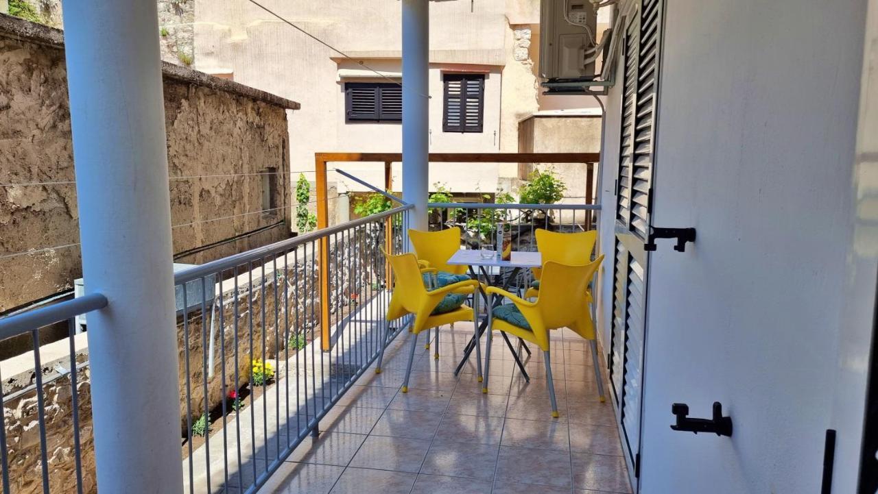 Apartment Hana Omis Exterior photo