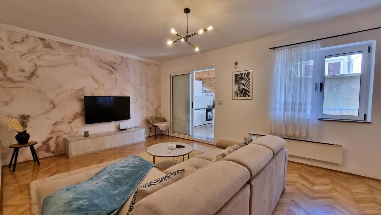 Apartment Hana Omis Exterior photo